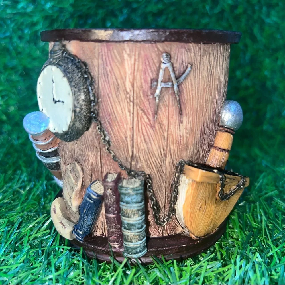 Russ Berrie WORLDLY IMAGES  3D Resin Pen Pencil Holder Cup Desktop ORGANIZER
